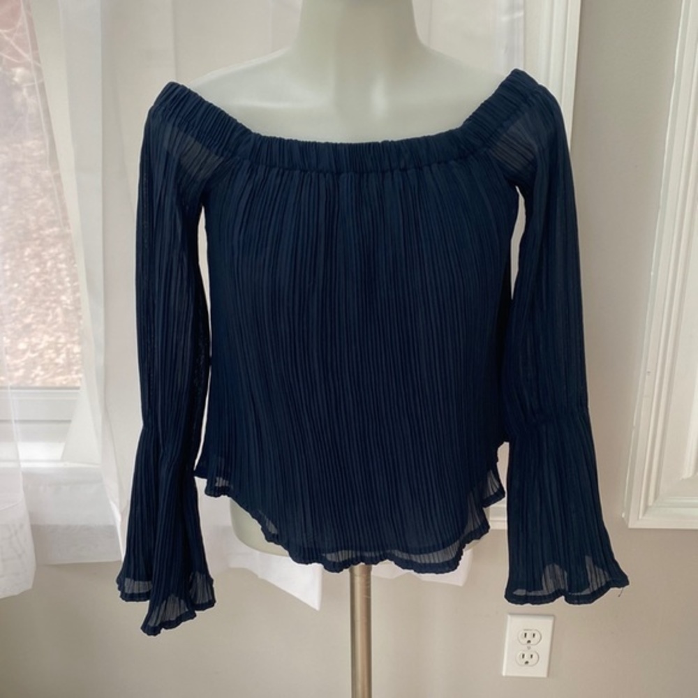En Elly Navy Blue Off the Shoulder Blouse